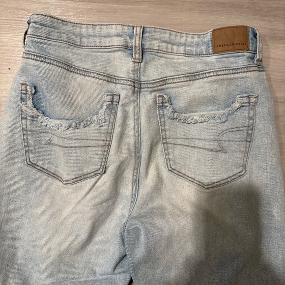 American eagle AE stretch mom jeans light wash blue ripped distressed size 4R - Picture 6 of 13